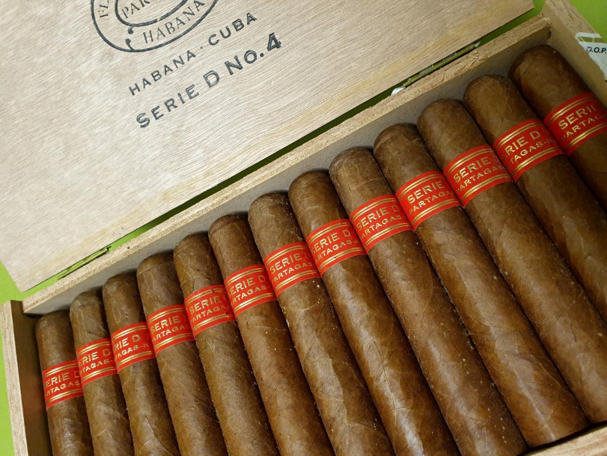 Partagas Serie D Number 4 HQ.jpg